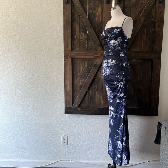 New Sleeveless Spaghetti Strap Ruched Elegant Evening Party Long Dress - Picture 6 of 13